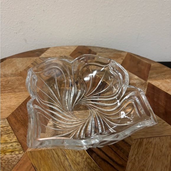 Mikasa Flores Clear Glass Trinket Dish | Swirled Catchall | Jewelry Bowl - Picture 6 of 10